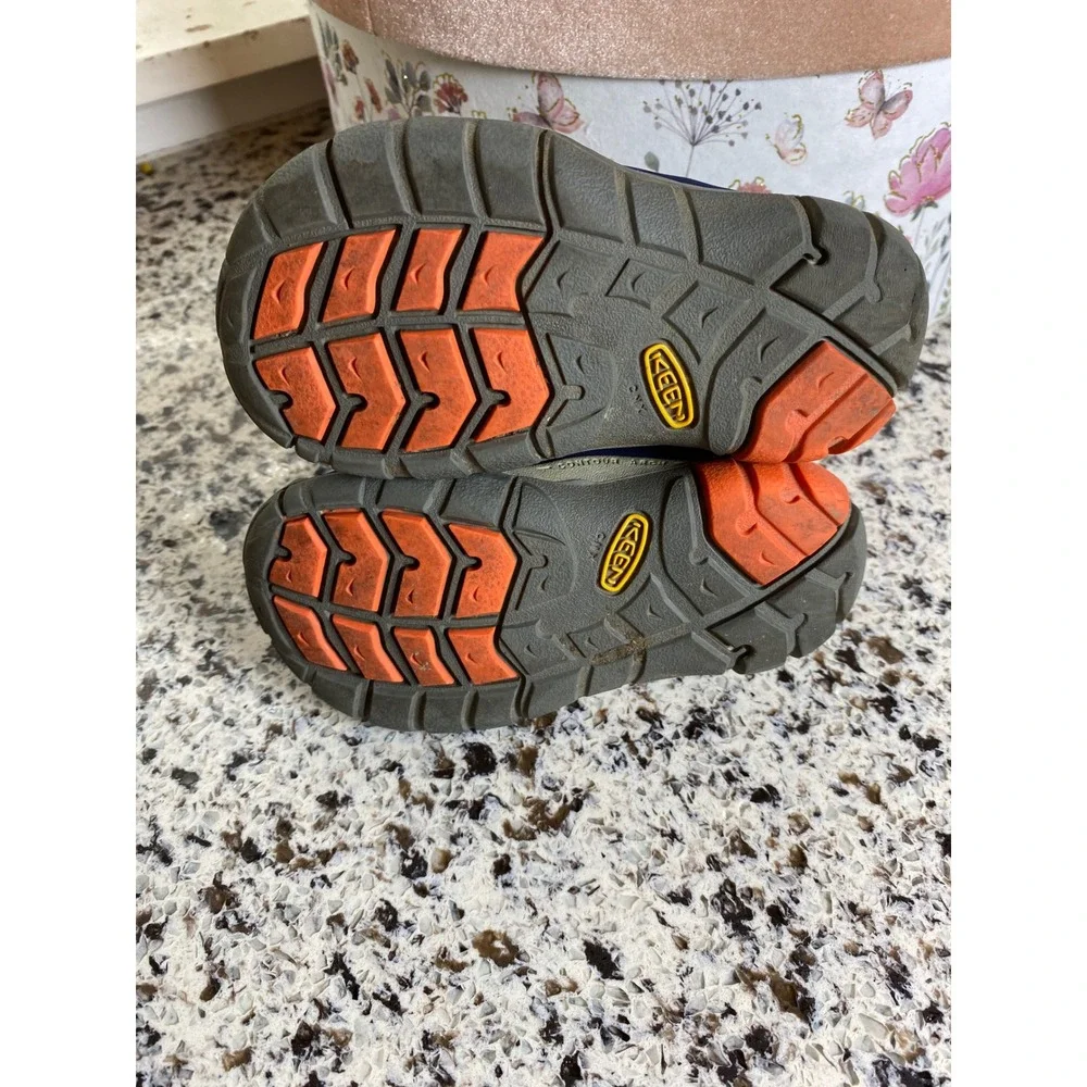 KEEN Winter Boots Kids Size 7 Grey Navy Blue Excellent Snow Hiking Shoes